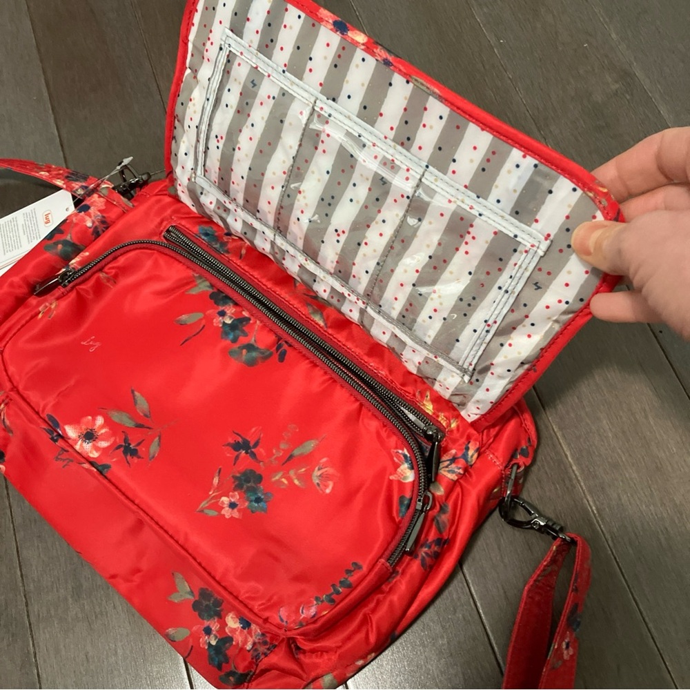 Lug Wings Bouquet Red Floral Crossbody Bag NWT - Picture 4 of 8